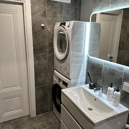Center Apartment *