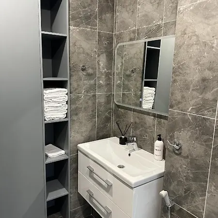 Center Apartment *